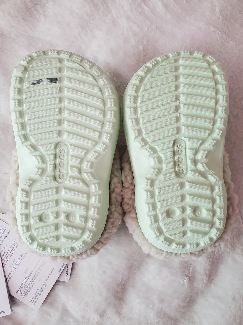 NWT Crocs Kids Classic Blitzen IV Clog Mint Green Sherpa Lined Size C5
